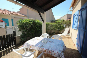 Jolie maison d'angle, belle terrasse arborée et clôturée , 4 couchages, cuisine climatisée , à 400 m de la mer a PORTIRAGNES PLAGE LRHP58